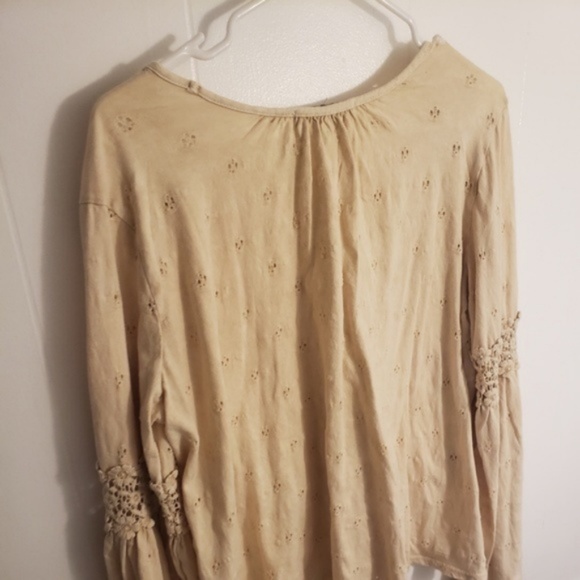 SOLD Eri + Ali Bell Sleeve Calvie Top!! - Picture 5 of 7